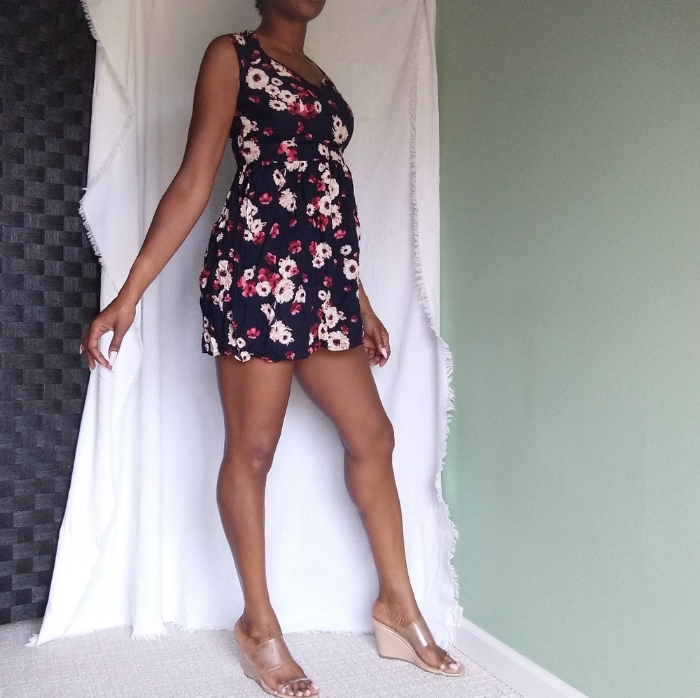 Women's Hollister blue short sleeved floral printed with cut out back dress - Picture 4 of 10